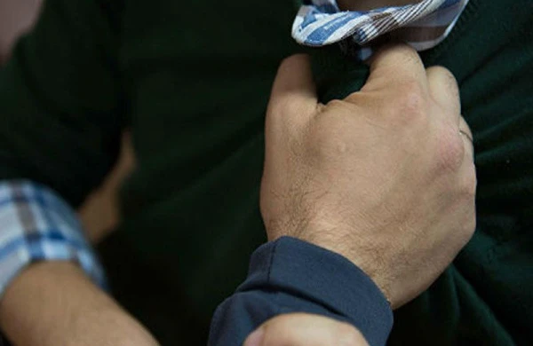 Bakıda polis rəisinin qardaşı ofisə basqın etdi
