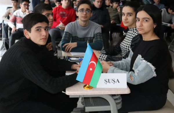 Gənclər arasında tarix mövzusunda intellektual oyun keçirilib