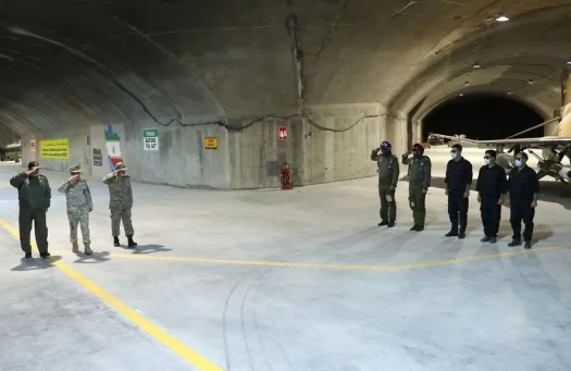 İran yeni yeraltı aviabazasını təqdim edib