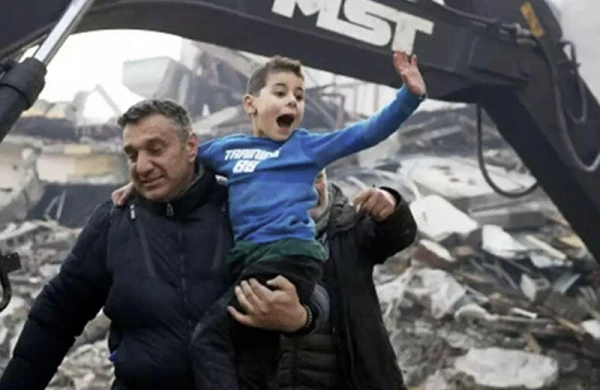 8 yaşlı uşağın sevinci dünyada gündəm oldu - FOTO