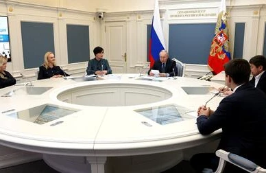 Putin video vasitəsilə hava limanının açılışını etdi