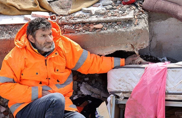 “Qızımı xilas etmək üçün yalın əllərimlə qazdım” - FOTO