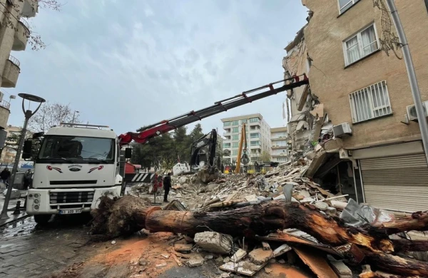 XİN zəlzələdə ölən azərbaycanlıların adını açıqladı