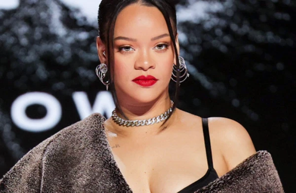 Keçmiş prezident Rihannanı tənqid etdi