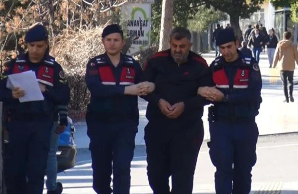 Zəlzələdə dağılan daha bir binanın podratçısı həbs edildi