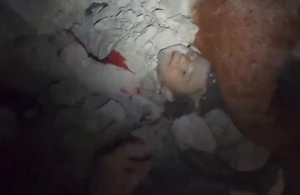 Bacısını qorumaq üçün özünü qurban verdi - VİDEO