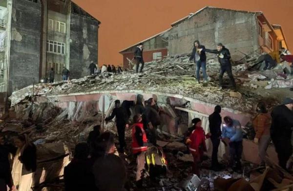 Xilasedicilər tələbələrin otağına girdi:Hazırda... - ƏRAZİDƏN VİDEO