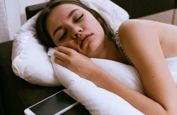 Telefonu yanına qoyub yatanlar dəli ola bilər