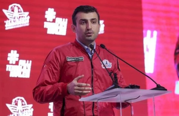Bayraqdar yeni binanı zərərçəkənlərə verdi
