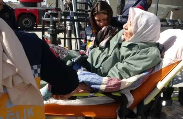384 saat sonra möcüzə... - 90 yaşlı qadın və oğlu xilas edildi