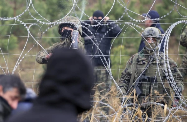Belarus Litva ilə sərhədə qoşun yığır