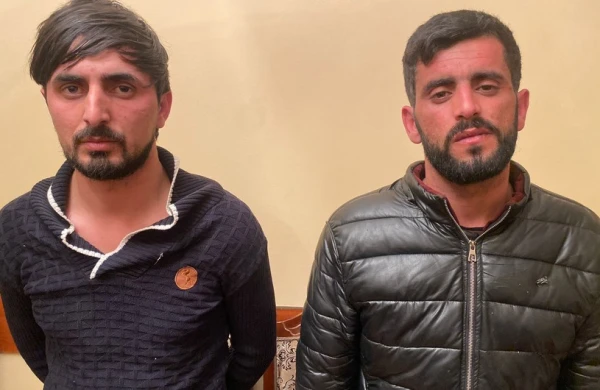 Narkotik qarşılığında xarici ölkə vətəndaşına narkokuryerlik edən iki nəfər saxlanılıb