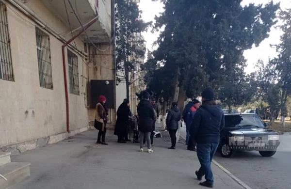 Sumqayıtda kişi eyvandan yıxılaraq ölüb