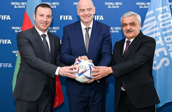 Rövnəq Abdullayev FIFA-nın prezidenti ilə görüşüb