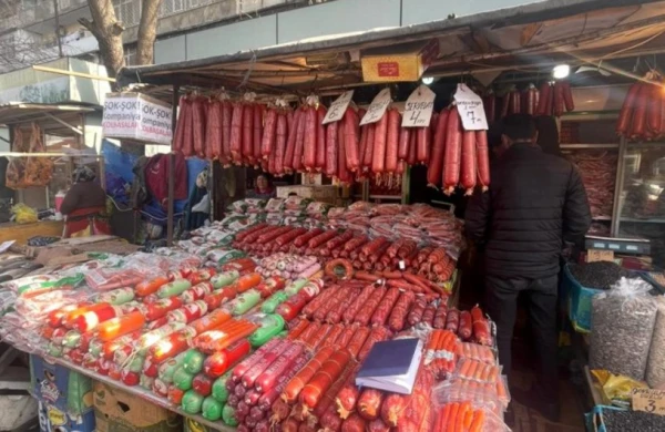 8-ci km bazarında keyfiyyətsiz kolbasalar aşkarlanıb