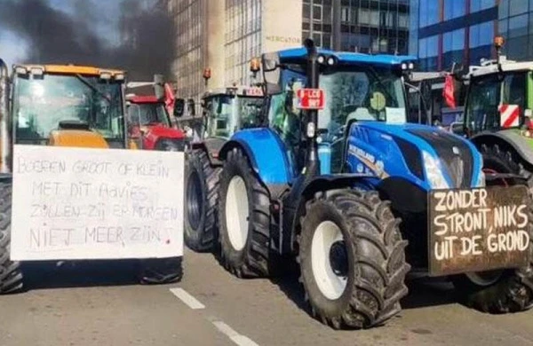Minlərlə traktor Brüsselin mərkəzini bağladı - VİDEO