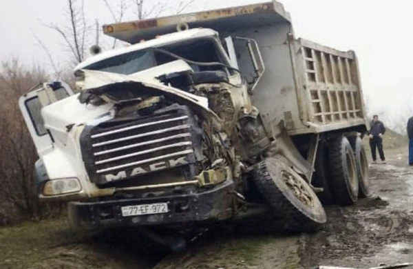 Azərbaycanda idmançıları daşıyan avtobus "Kamaz"la toqquşdu - YARALILAR VAR - VİDEO - FOTO