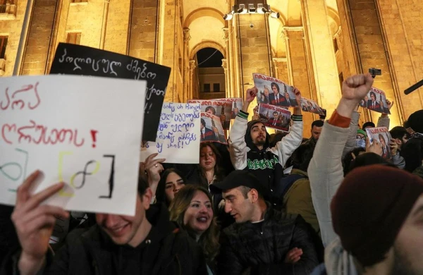 Gürcüstan parlamentinin binası qarşısında aksiya keçirilir