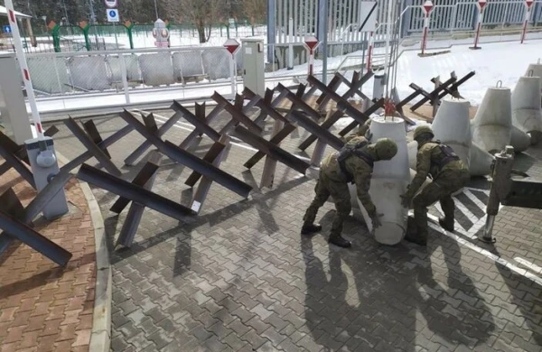 Polşa Belarusla sərhədə sədd çəkir
