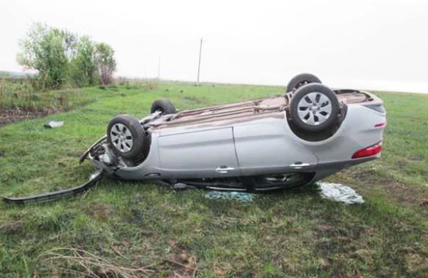 Şərurda “Mercedes” aşdı