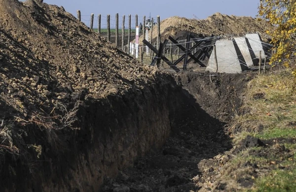 Ukrayna Moldova ilə sərhəddə xəndəklər qazıb