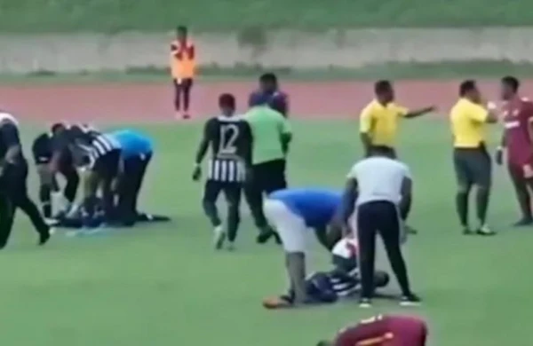 İki futbolçunu ildırım vuraraq öldürüb