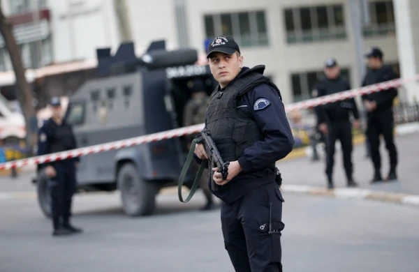 Polisə daş atdılar: 200 nəfər tutuldu