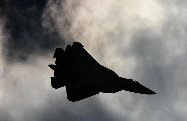 Qara dəniz üzərində "Boeing" və iki qırıcı görünüb