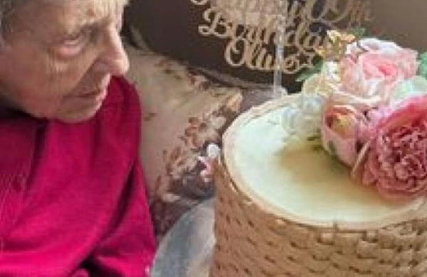 109 yaşlı müəllimə uzunömürlüyünün sirrini açdı: "Gəzintini xoşlayıram və çoxlu su içirəm..."