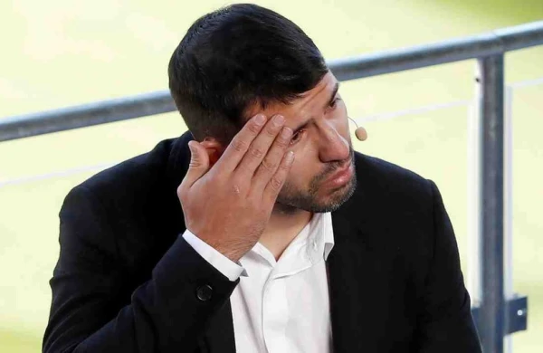 Tanınmış futbolçu canlı yayım zamanı mini aritmiya keçirib