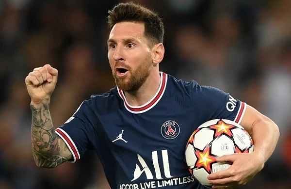 Messi Ronaldonun rekordunu qırdı
