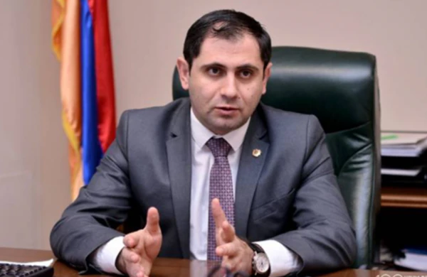 Ermənistan müdafiə naziri səfərini yarımçıq kəsdi