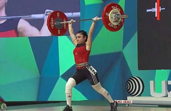 Ermənistanda qızıl medal alan atlet qələbəsini Azərbaycana həsr etdi - VİDEO