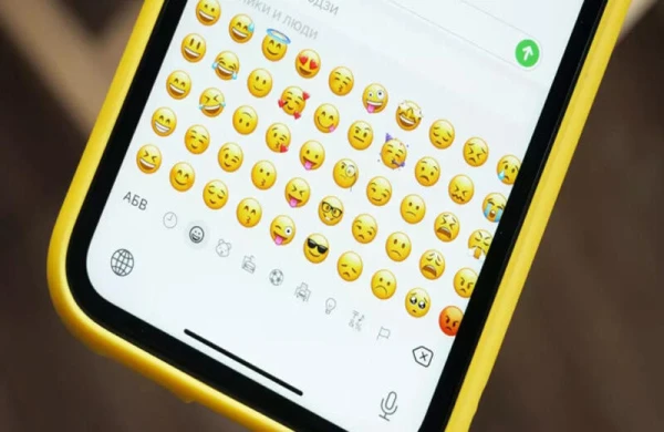 Kişilər emojiləri üzlərdən daha yaxşı tanıyır