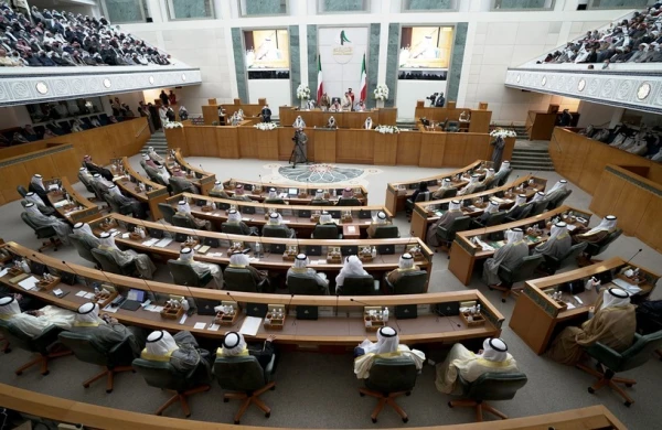 Küveyt vəliəhdi parlamenti buraxıb