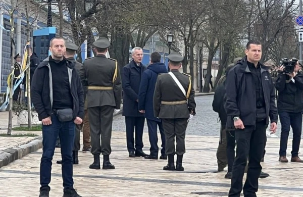 NATO baş katibi Kiyevdədir