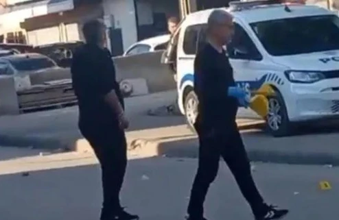 Küçədə atışma: Güllə ananın qucağındakı uşağa dəydi - VİDEO