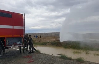 Kür-Bakı magistral su kəmərində qəza baş verib, yolu su basıb