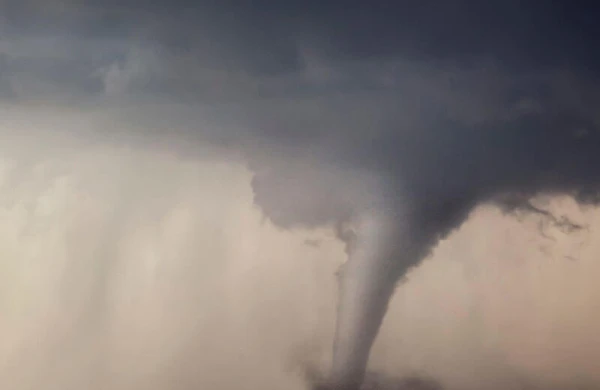 Tornado avtomobilləri bu vəziyyətə saldı - VİDEO