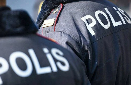 Məhsul qutusunu təpikləyən polis İŞDƏN ÇIXARILDI - FOTO