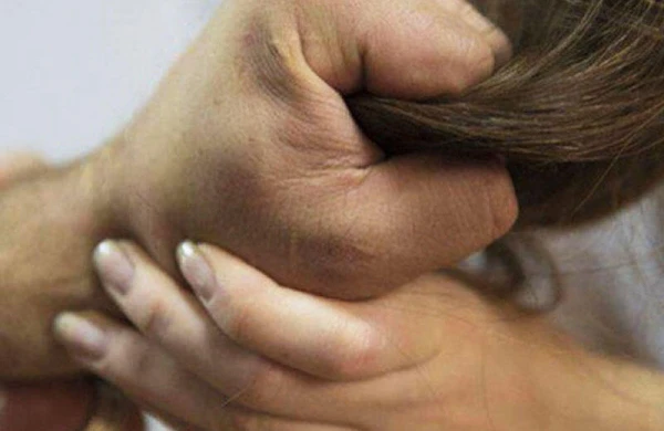 Ər arvadına bıçaqla xəsarət yetirib