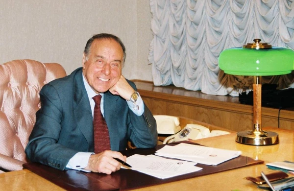 Bu gün Ümummilli Lider Heydər Əliyevin 100 illik yubileyidir