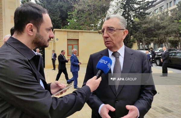 Eldar Əzizov: Bakıdakı 3 minə yaxın “Xruşşovka” bina ilə bağlı işlər aparılır