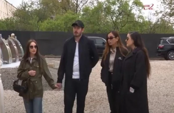 Heydər Əliyev xanımı ilə Şuşada - FOTO