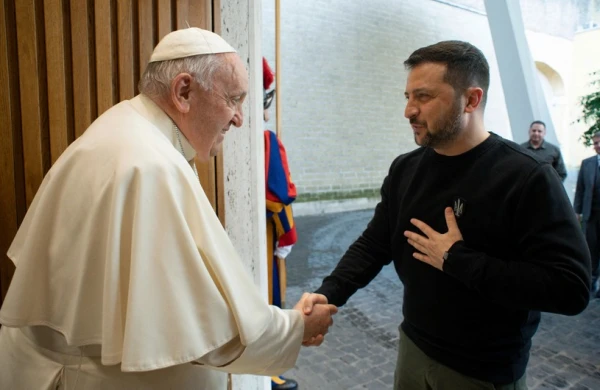 Roma Papası Zelenskini qəbul edib