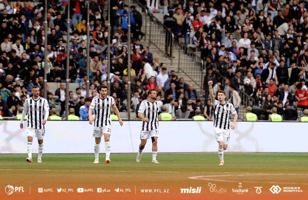 “Beşiktaş”ın futbolçusu huşunu itirdi, xəstəxanaya aparıldı