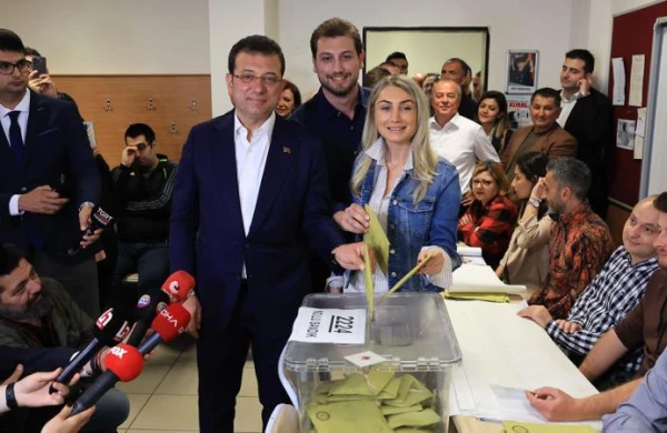 Əkrəm İmamoğlunun seçki qutusundan Ərdoğan lider çıxdı