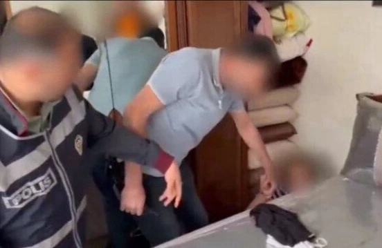 Polis axtarışda olan qadını görün hardan tapdı  — ŞOK VİDEO