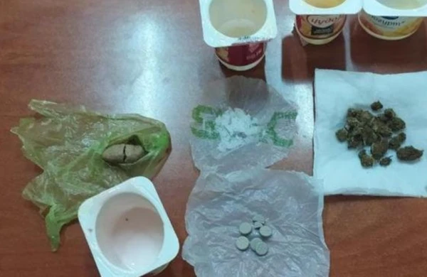 Həbsdə olan tanışına narkotik keçirmək istəyən şəxs saxlanılıb