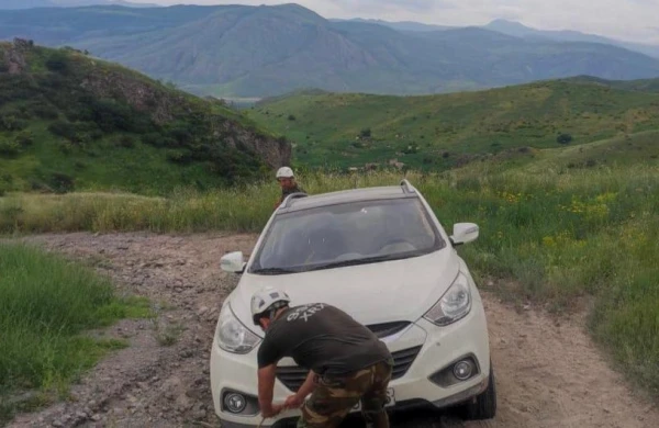 Qubadlıda batan avtomobildə qalan şəxslərə köməklik göstərilib